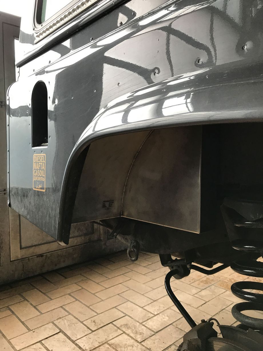 Eingebauter GMB Durchlauftank Defender TD5